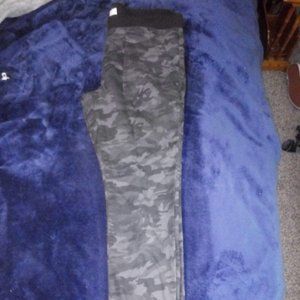 No Boundaries Black Camo Pants, Large